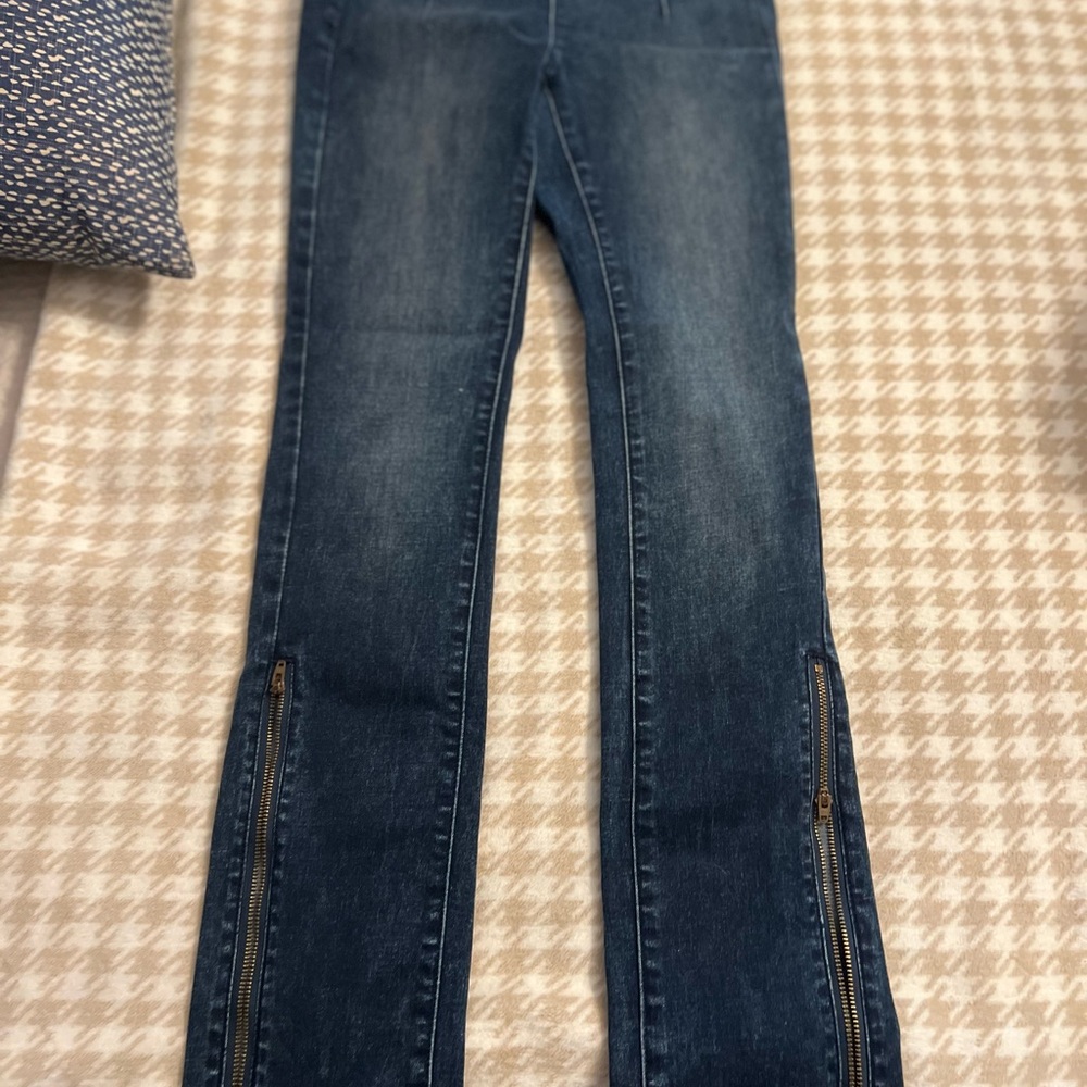 Women's Blue Jeans with Zipper Details